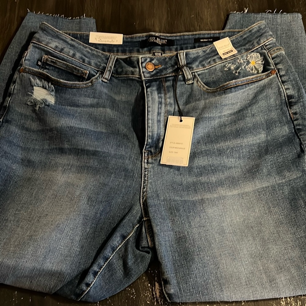 Judy Blue Plus Size 18W Skinny Jeans!  Distressed! NWT!